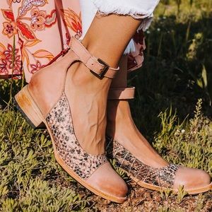 FREEBIRD Marilyn sandal bootie style shoe, NIB size 9 🌺host pic!🌸